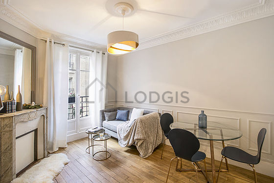 Quiet living room furnished with 1 sofabed(s) of 120cm, tv, 4 chair(s)