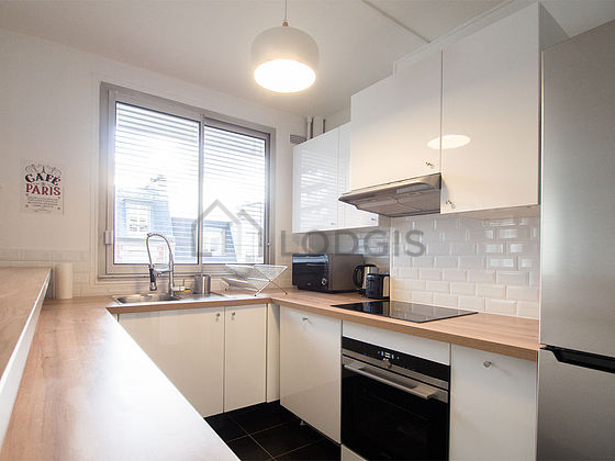 Kitchen equipped with dishwasher, hob, refrigerator, crockery