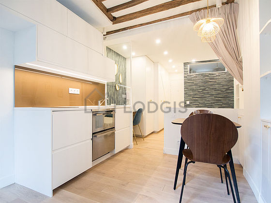 Cuisine dînatoire pour 2 personne(s) équipée de lave vaisselle, plaques de cuisson, réfrigerateur, vaisselle