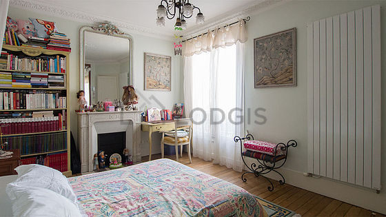 Quiet bedroom for 2 persons equipped with 1 bed(s) of 140cm