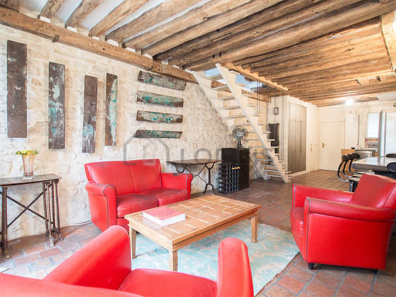 Great, very quiet and bright sitting room of an apartment in Paris