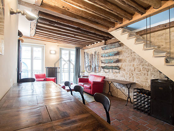 Séjour très calme équipé de télé, 2 fauteuil(s), 4 chaise(s)