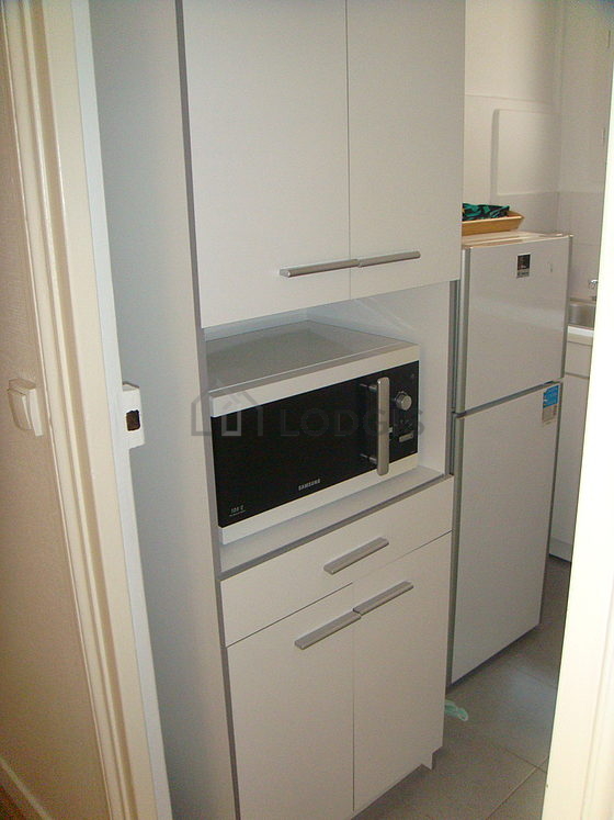 Belle cuisine de 3m² avec du carrelage au sol