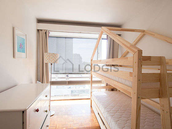 Very quiet bedroom for 3 persons equipped with 1 bunk bed(s) of 90cm, 1 sofabed(s) of 90cm