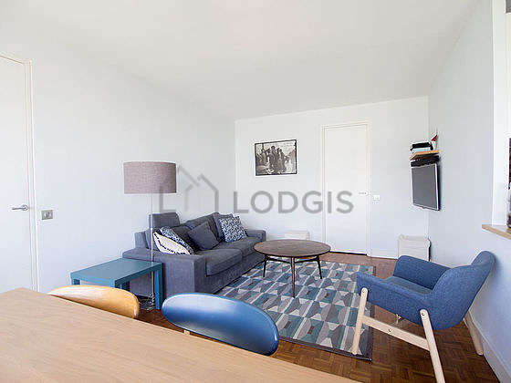 Large living room of 22m² with woodenfloor
