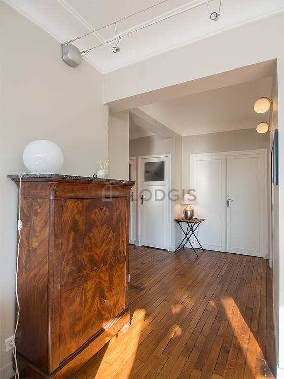 Entrée avec du parquet au sol