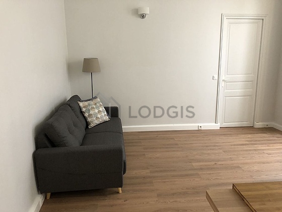 Living room of 17m² with wooden floor