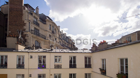 Great, very quiet and very bright sitting room of an apartment in Paris