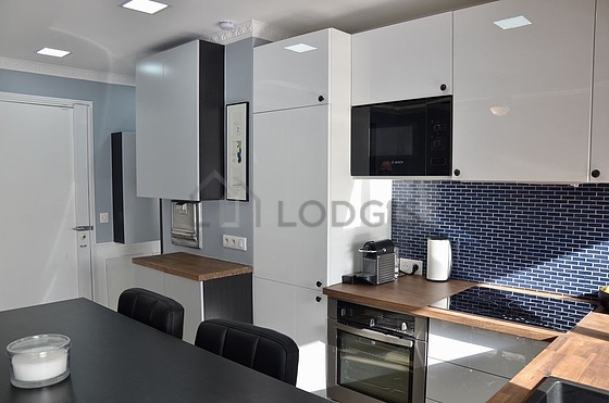 Kitchen where you can have dinner for 4 person(s) equipped with dishwasher, hob, refrigerator