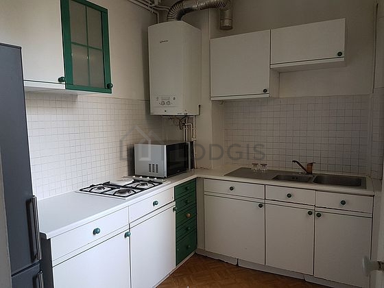 Great kitchen of 6m² with wooden floor