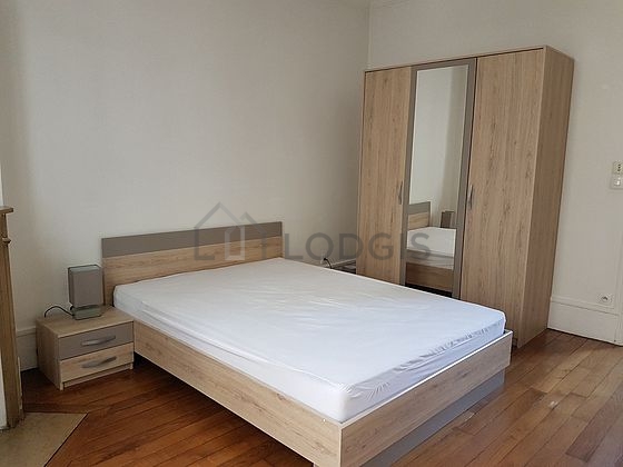 Chambre de 14m² avec du parquet au sol