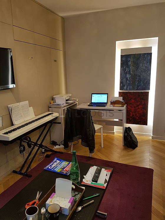 Quiet living room furnished with 1 murphy bed(s) of 140cm, tv, 1 armchair(s), 1 chair(s)