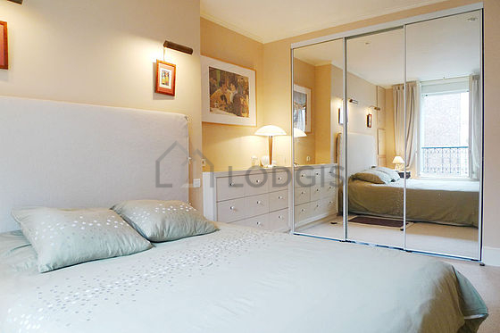 Very quiet bedroom for 2 persons equipped with 1 bed(s) of 140cm