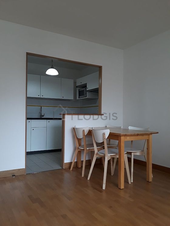 Belle cuisine de 6m² avec du carrelage au sol