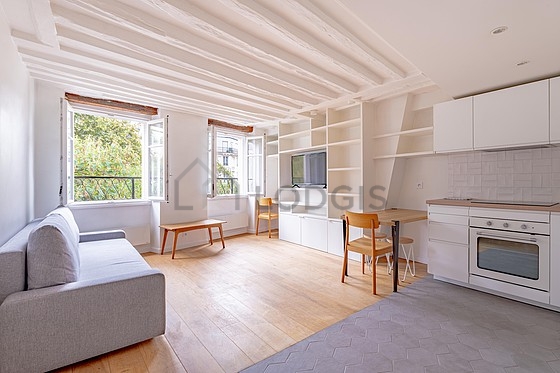 Séjour calme équipé de 1 canapé(s) lit(s) de 140cm, télé, 1 chaise(s)