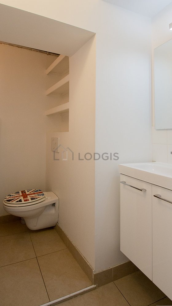 Beautiful and bright bathroom with tile floor