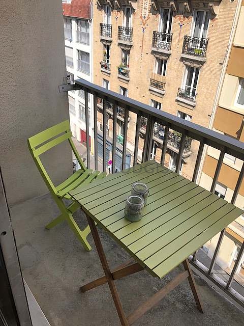 Séjour calme équipé de 1 canapé(s) lit(s) de 140cm, télé, 1 chaise(s)