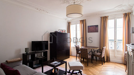 Séjour équipé de télé, 3 chaise(s)