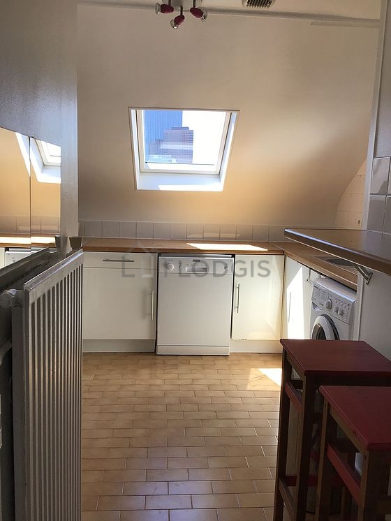Magnifique cuisine avec du carrelage au sol