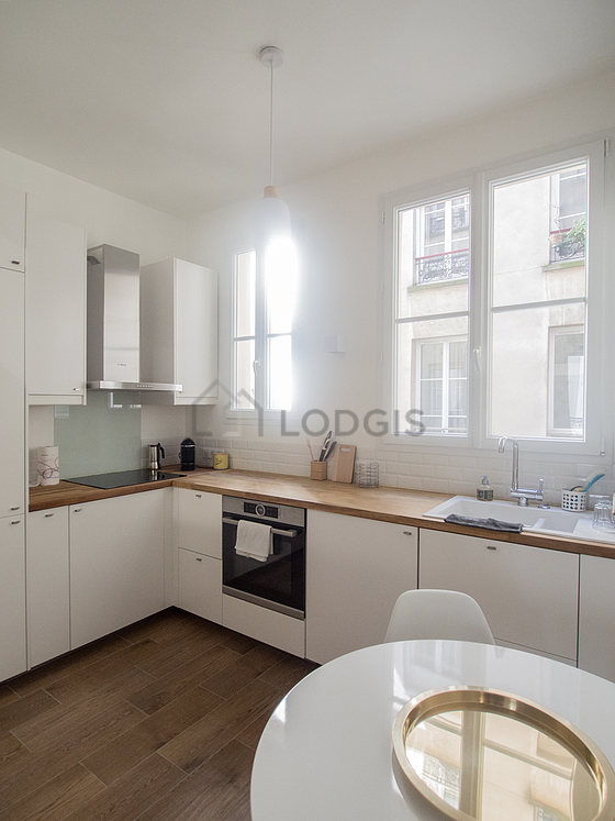 Cuisine dînatoire pour 4 personne(s) équipée de lave linge, sèche linge, réfrigerateur, vaisselle