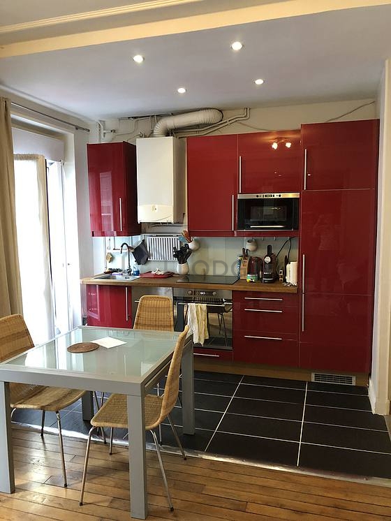 Kitchen where you can have dinner for 4 person(s) equipped with dishwasher, hob, refrigerator, extractor hood