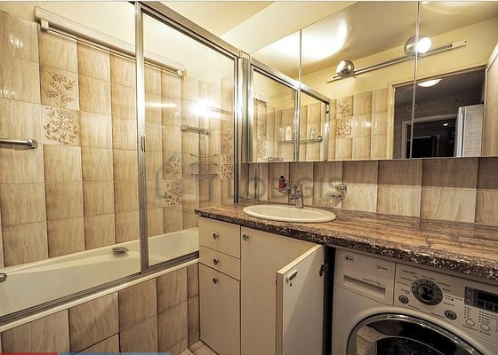 Beautiful bathroom with tile floor