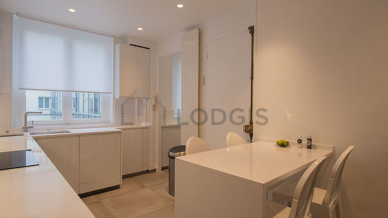 Kitchen where you can have dinner for 4 person(s) equipped with hob, refrigerator, extractor hood, crockery