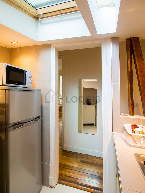 Cuisine dînatoire pour 2 personne(s) équipée de plaques de cuisson, réfrigerateur, vaisselle