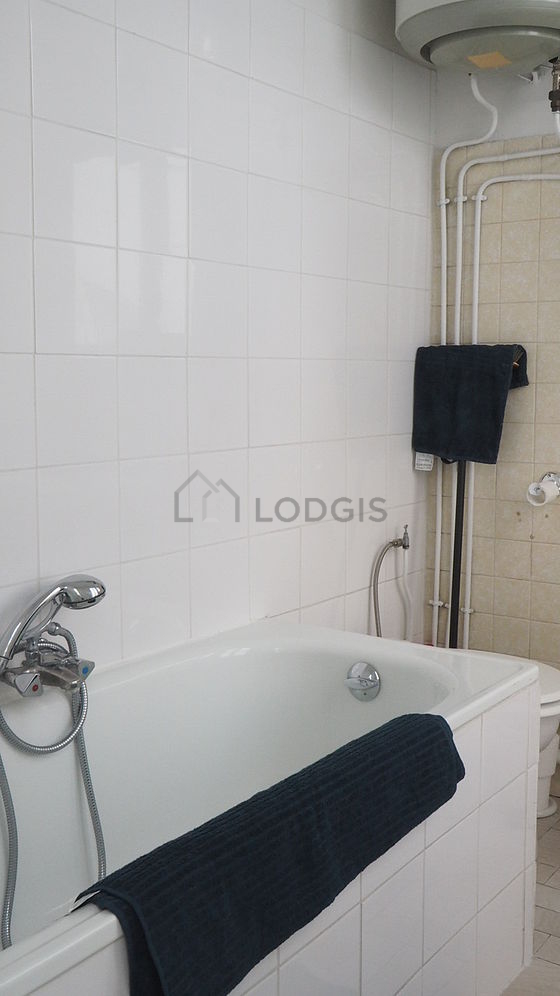 Pleasant and very bright bathroom with tile floor