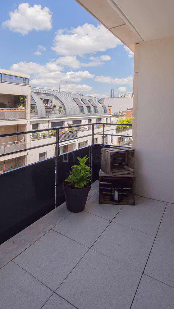 Very quiet and very bright balcony with tile floor