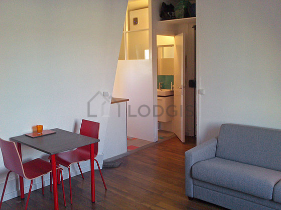 Beau séjour très calme et lumineux d'un appartement à Paris