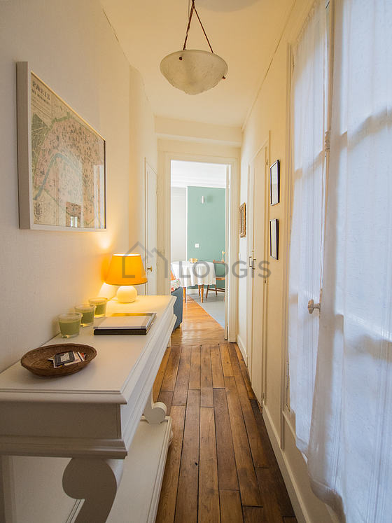 Very beautiful entrance with wooden floor