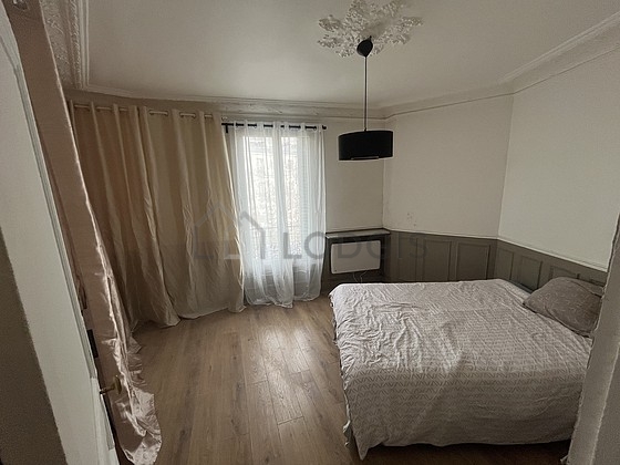 Chambre avec fenêtres
