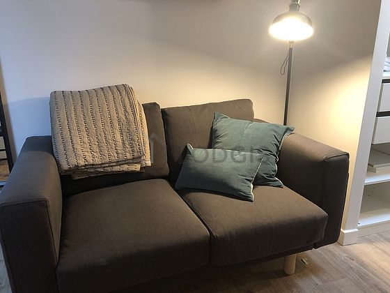Living room of 11m² with wooden floor