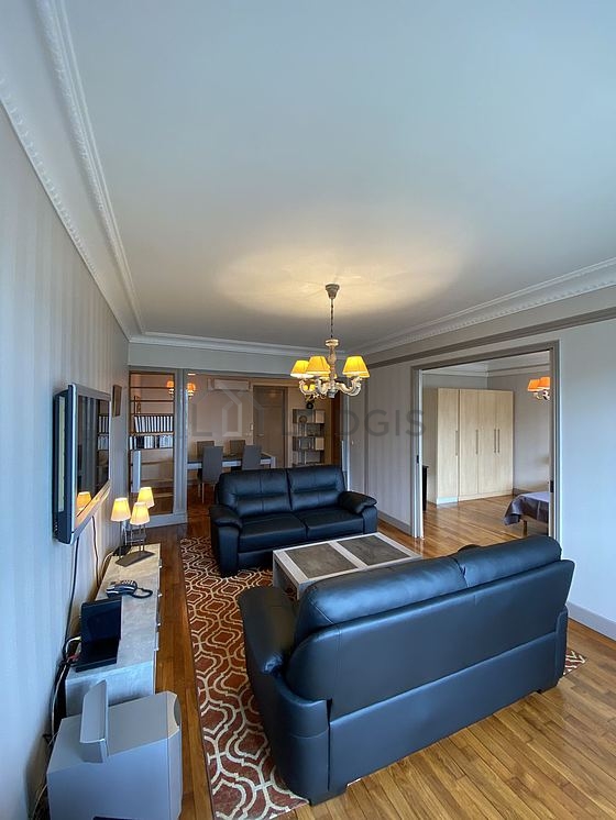 Beau séjour calme et très lumineux d'un appartement à Paris