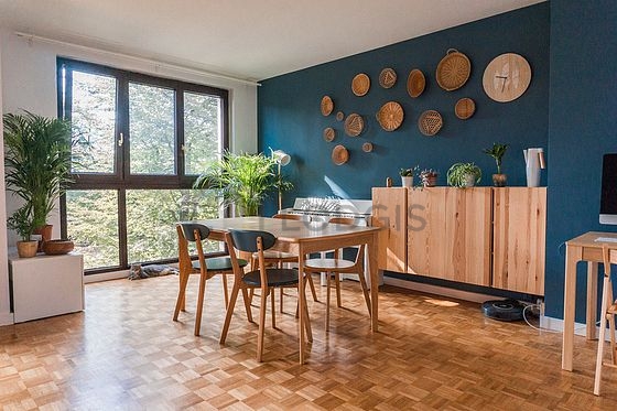 Great, very quiet and very bright sitting room of an apartment in Paris