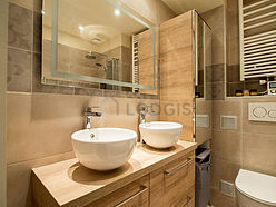 Apartment Issy-Les-Moulineaux - Bathroom