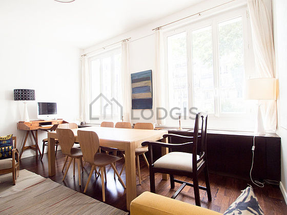 Magnifique séjour très calme et très lumineux d'un appartement à Paris