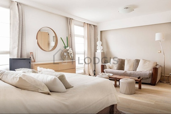Large bedroom of 24m² with wooden floor