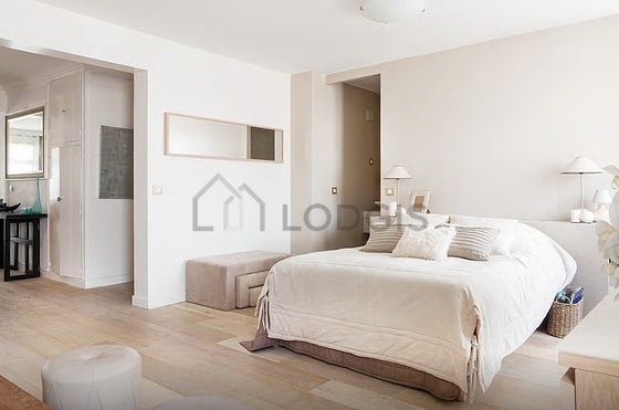 Very quiet bedroom for 2 persons equipped with 1 bed(s) of 140cm