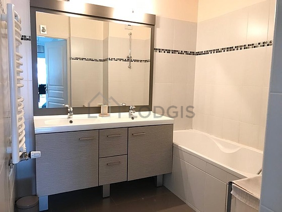 Pleasant and very bright bathroom with tile floor