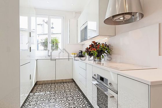 Kitchen where you can have dinner for 2 person(s) equipped with washing machine, dryer, refrigerator, extractor hood