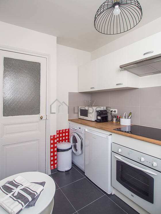 Cuisine dînatoire pour 2 personne(s) équipée de lave linge, réfrigerateur, freezer, hotte