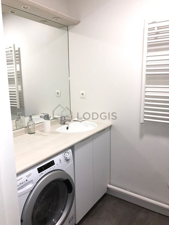 Pleasant and very bright bathroom with tile floor