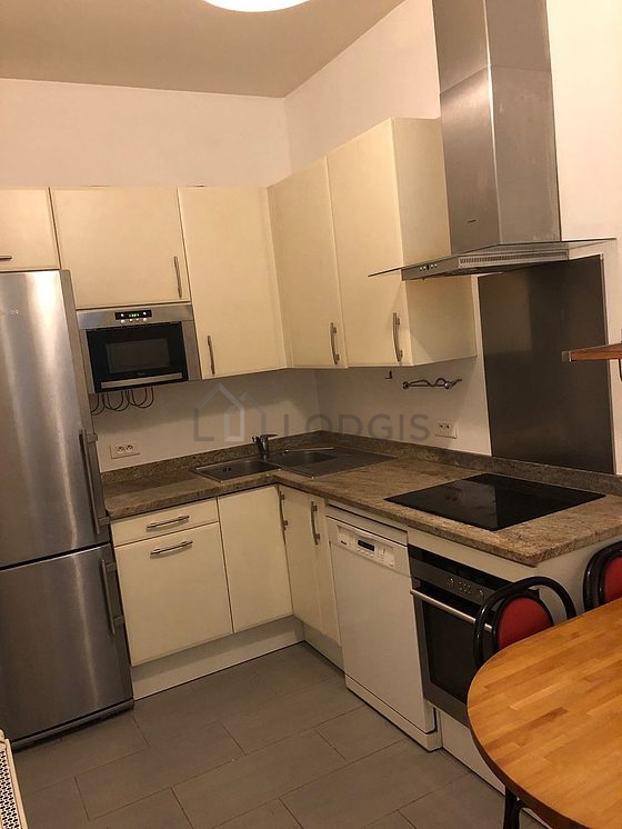 Beautiful kitchen of 9m² with tile floor