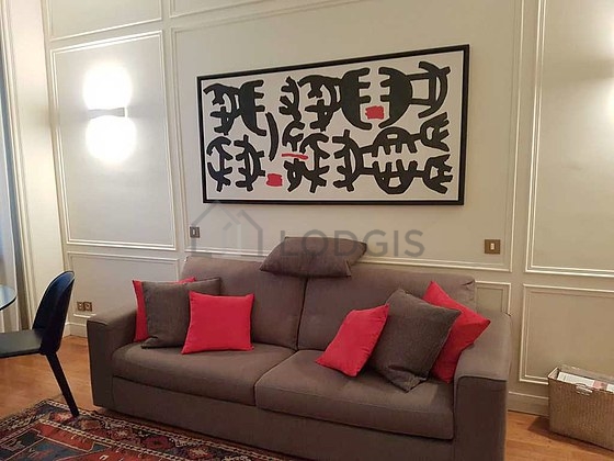 Living room of 13m² with wooden floor