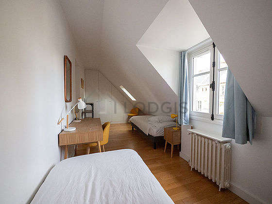 Very quiet bedroom for 2 persons equipped with 2 bed(s) of 80cm