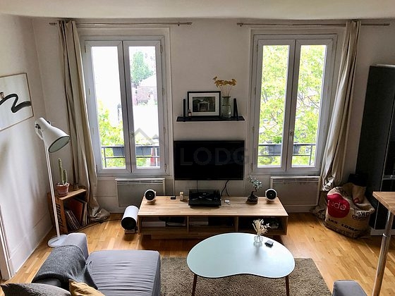 Séjour très calme équipé de 1 canapé(s) lit(s) de 160cm, télé, penderie, placard