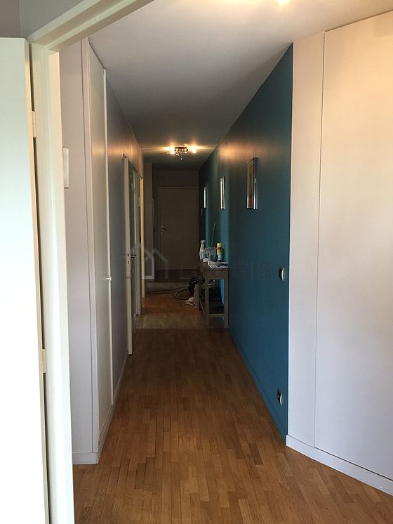 Entrance equipped with 1 chair(s)