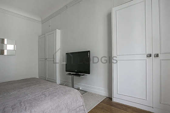 Very quiet bedroom for 2 persons equipped with 1 bed(s) of 180cm